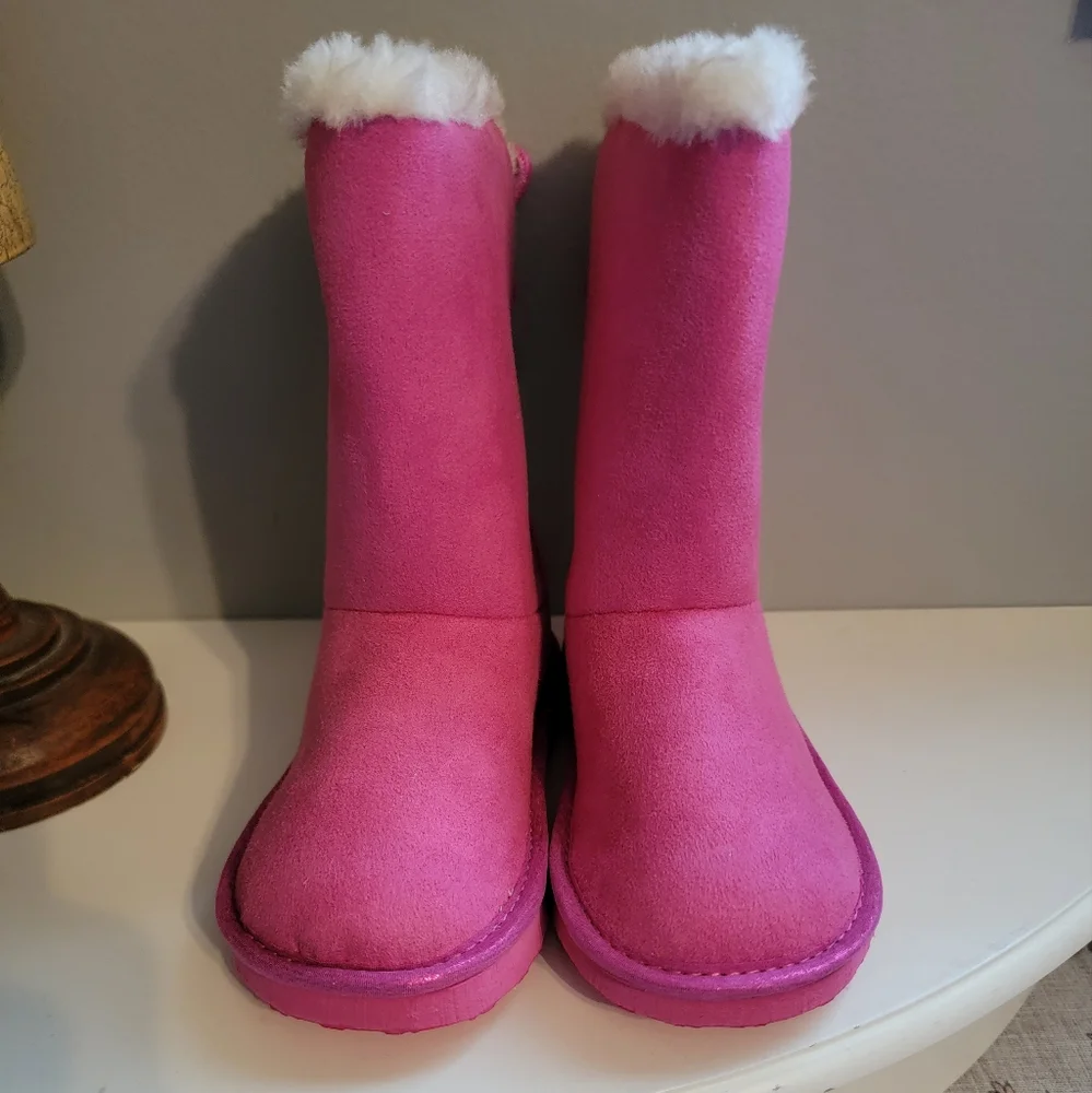 CLEARANCE ~ Last Call        OshKosh B'Gosh Hot Pink Furry Toddler Boots